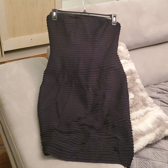 Beautiful strapless dress - Picture 4 of 10